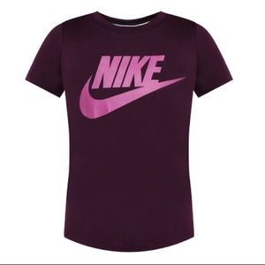 Nike Womens Sportswear Essential T-shirt Port Wine